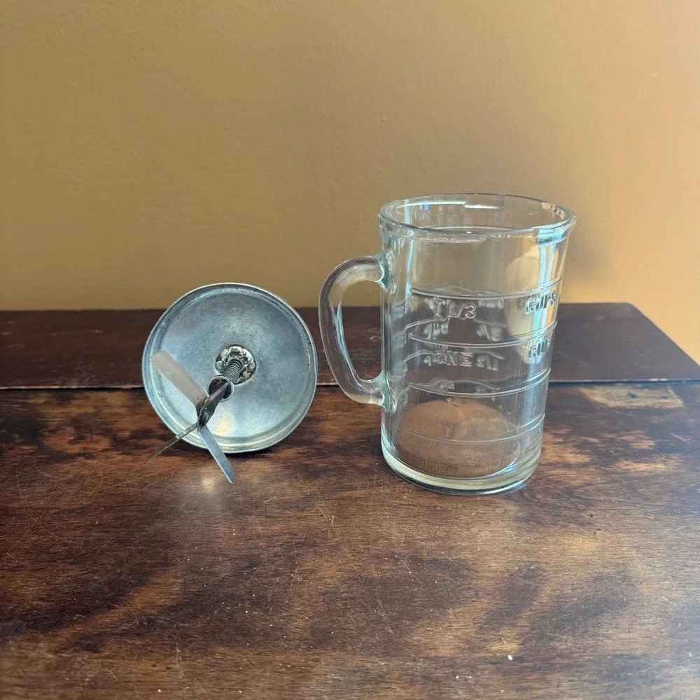 Vintage PAMCO Manual Nut Chopper & Measuring Cup Glass Metal Food‎ Chopper